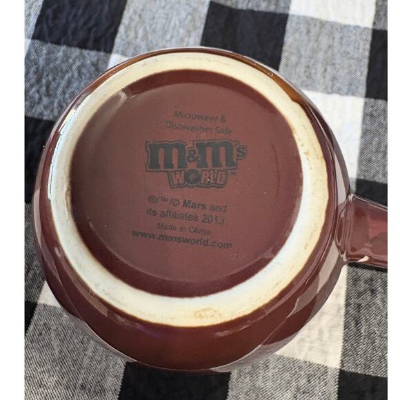 M&M's World Ms. Brown Mug - Picture 4 of 5